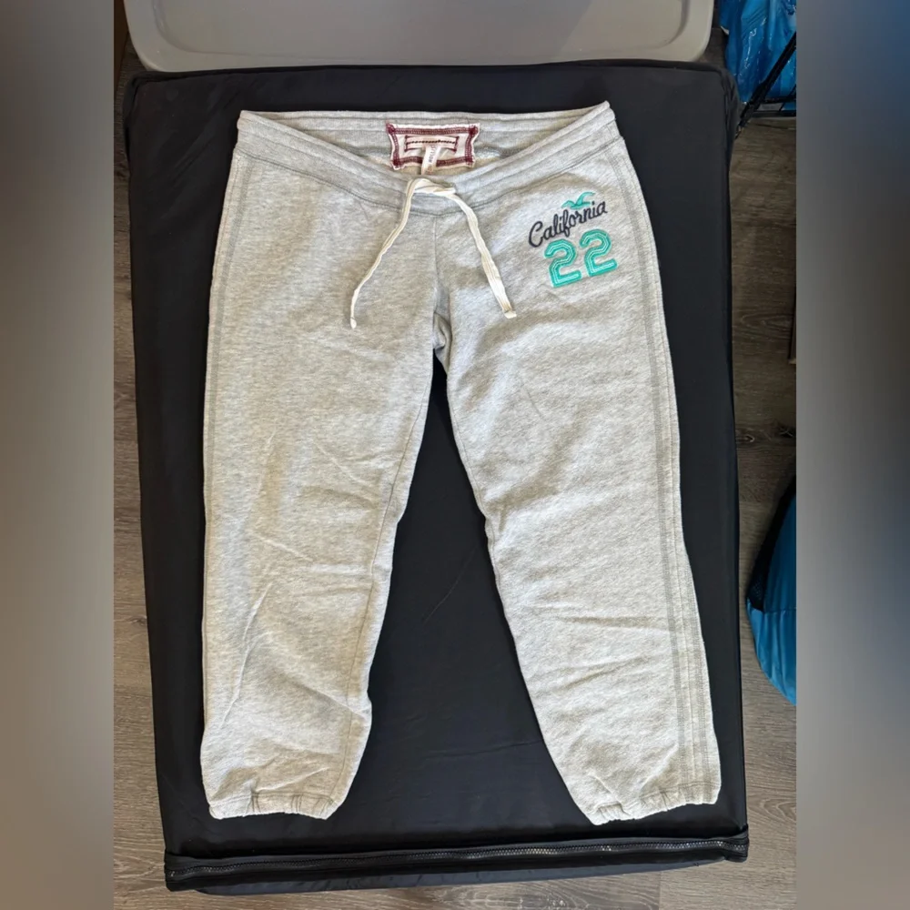 Y2K Hollister Cropped Jogger Pant - Picture 1 of 4